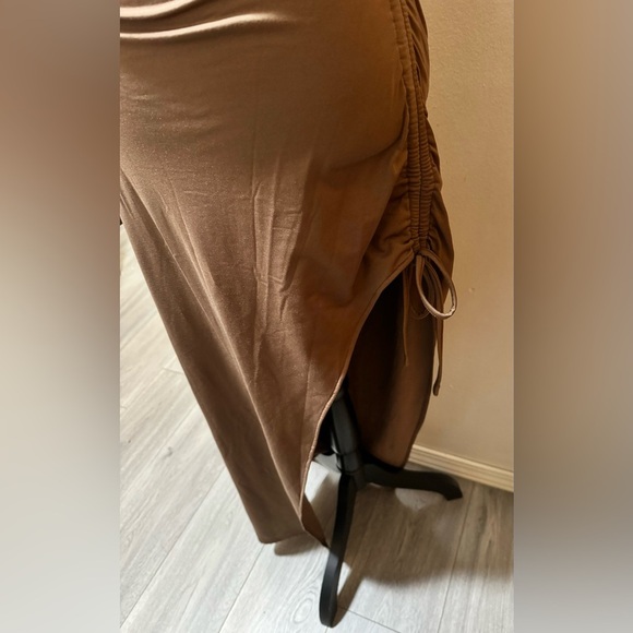 Elegant Brown Long Sleeve Dress - Picture 8 of 15